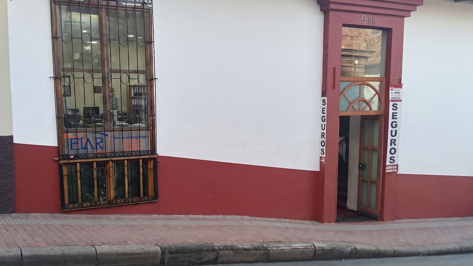 Fachada de la oficina de ELAR Seguros en la Carrera 9 # 20-99, centro de Tunja